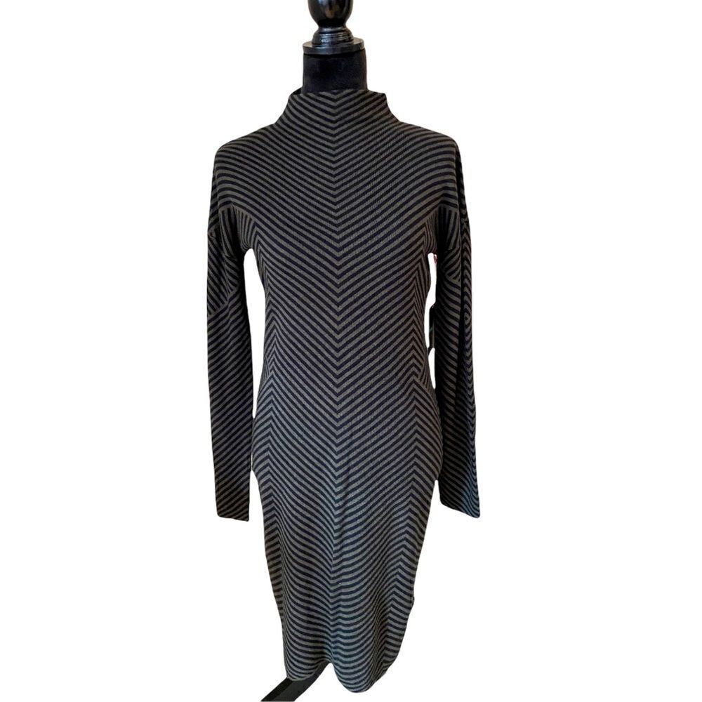 Cynthia Rowley Mock Turtle Neck Long Sleeve Sweater Dress.